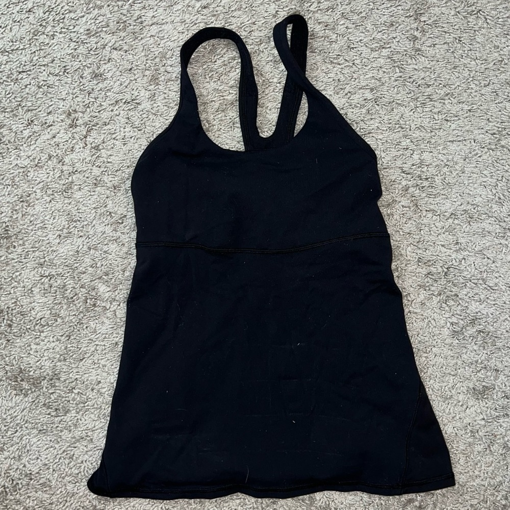 Black fitted lululemon workout top